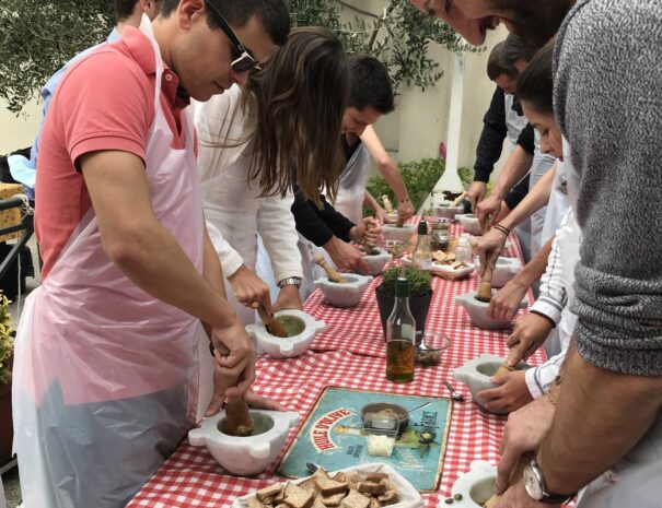 Atelier tapenade dans un club bouliste